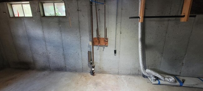 Building Photo - 405 Brewer Dr