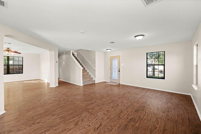 Building Photo - 204 Lauren Loop