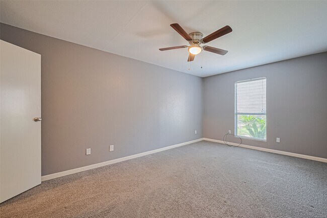 Building Photo - 12905 Woodforest Blvd