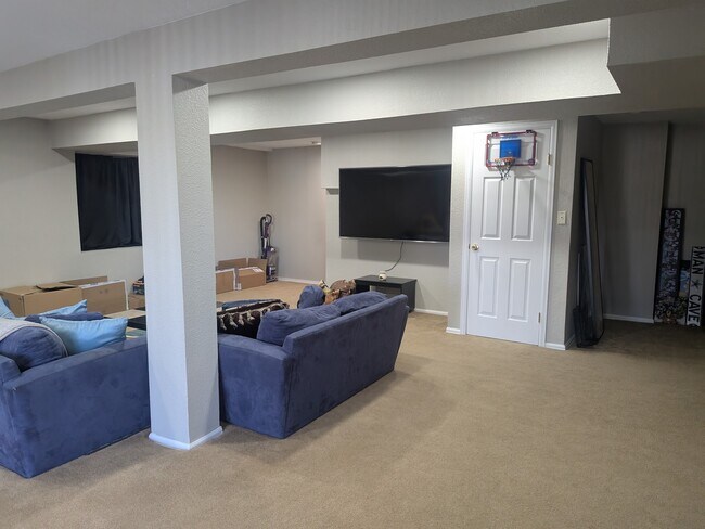Building Photo - 5616 S Quemoy Ct