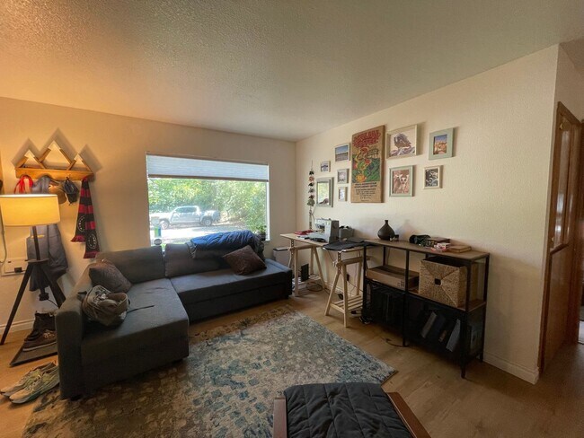 Building Photo - Charming S. Tabor 2 Bed + Bonus Room, 2 Ba...