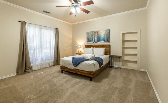 Building Photo - Executive Home for Rent 7 Acres with Resort Style Amenities