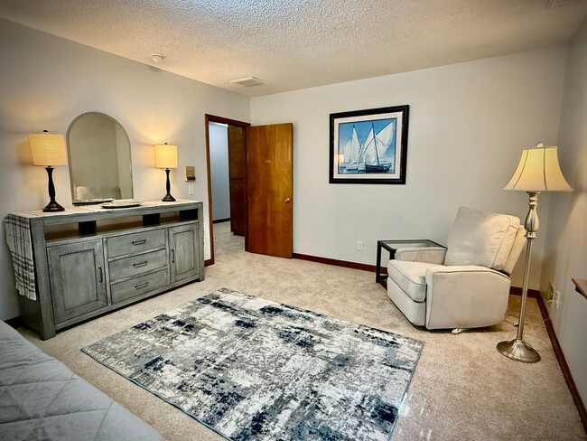 Building Photo - SHORT TERM AVAILABLE [Shandon]