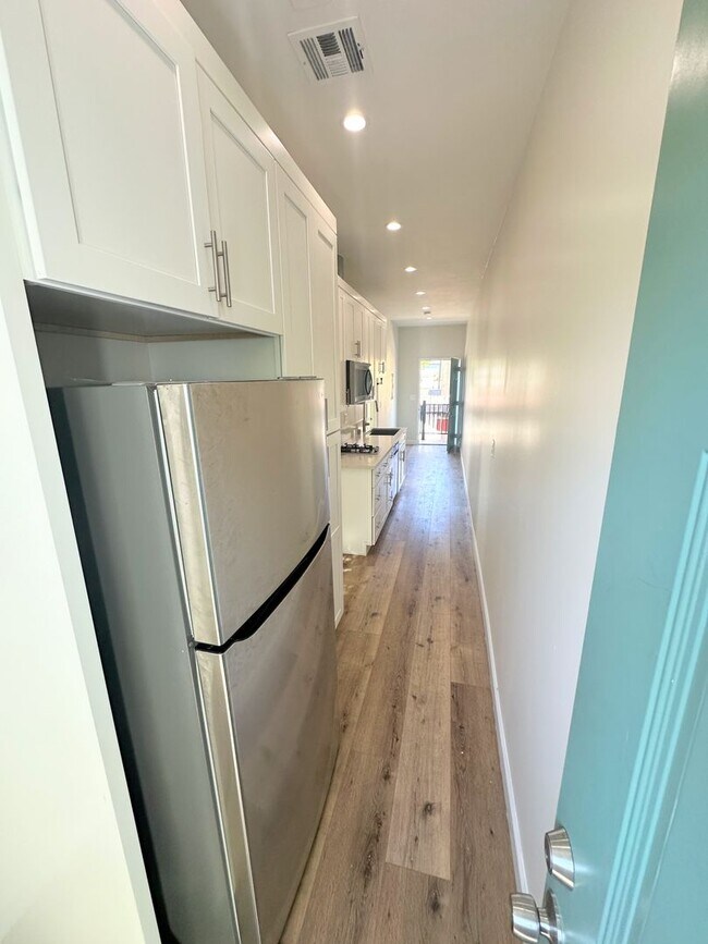 Building Photo - Cute 2bd/2ba unit near USC and within DPS/...