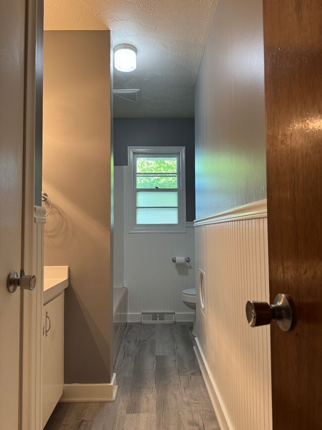 Building Photo - Charming Midtown 3BR Near Benson & UNO for...
