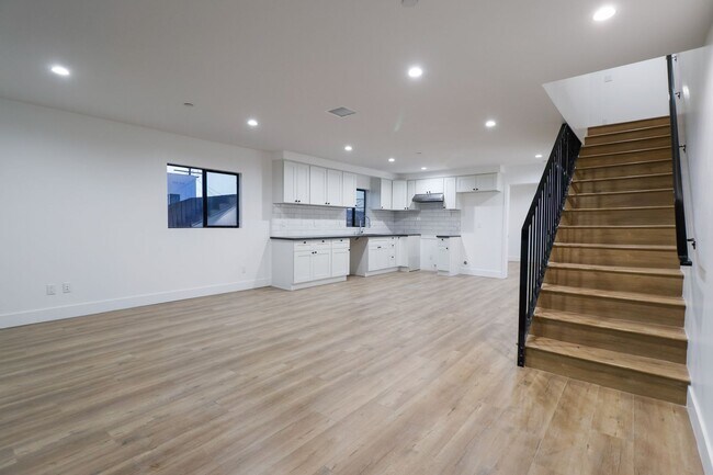 Building Photo - 4647 Pickford St