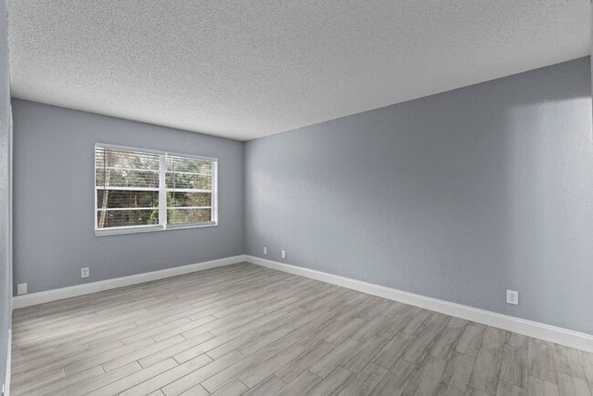 Building Photo - 120 Sparrow Dr