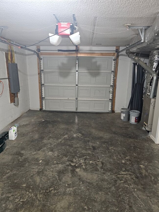 Building Photo - 1737 Moses Ave