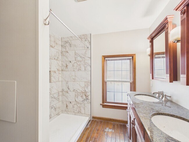 Building Photo - 1416 Lawton St