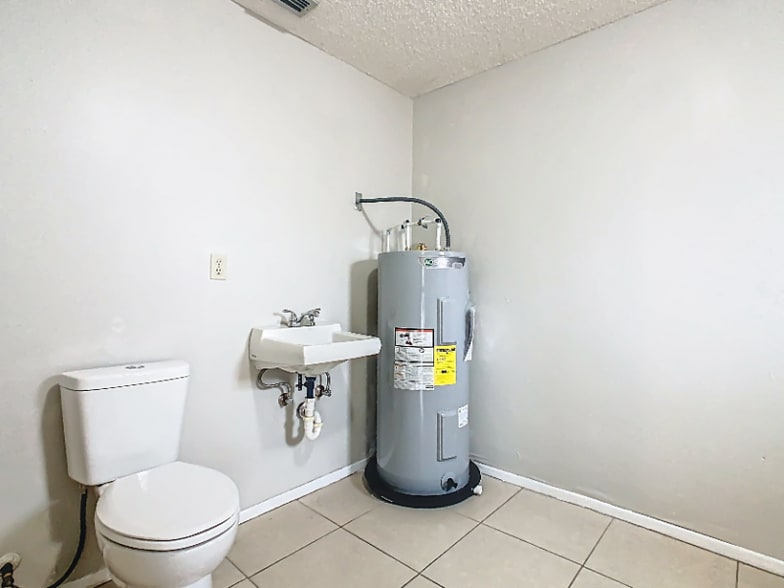 Building Photo - 4530 Ballentine Ct