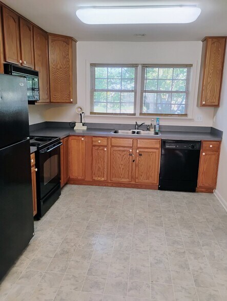 Building Photo - 8 Mabel Ln