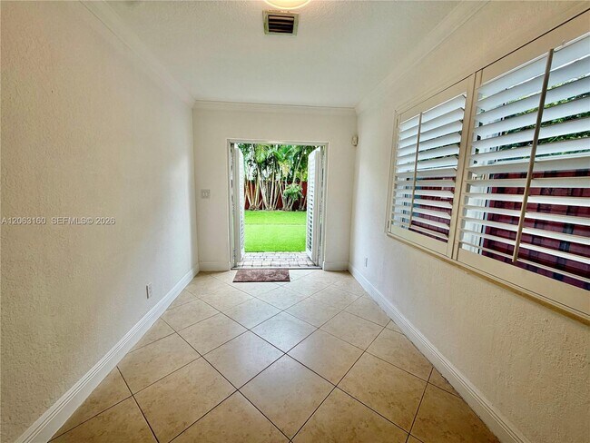 Building Photo - 5744 SW 54th Terrace