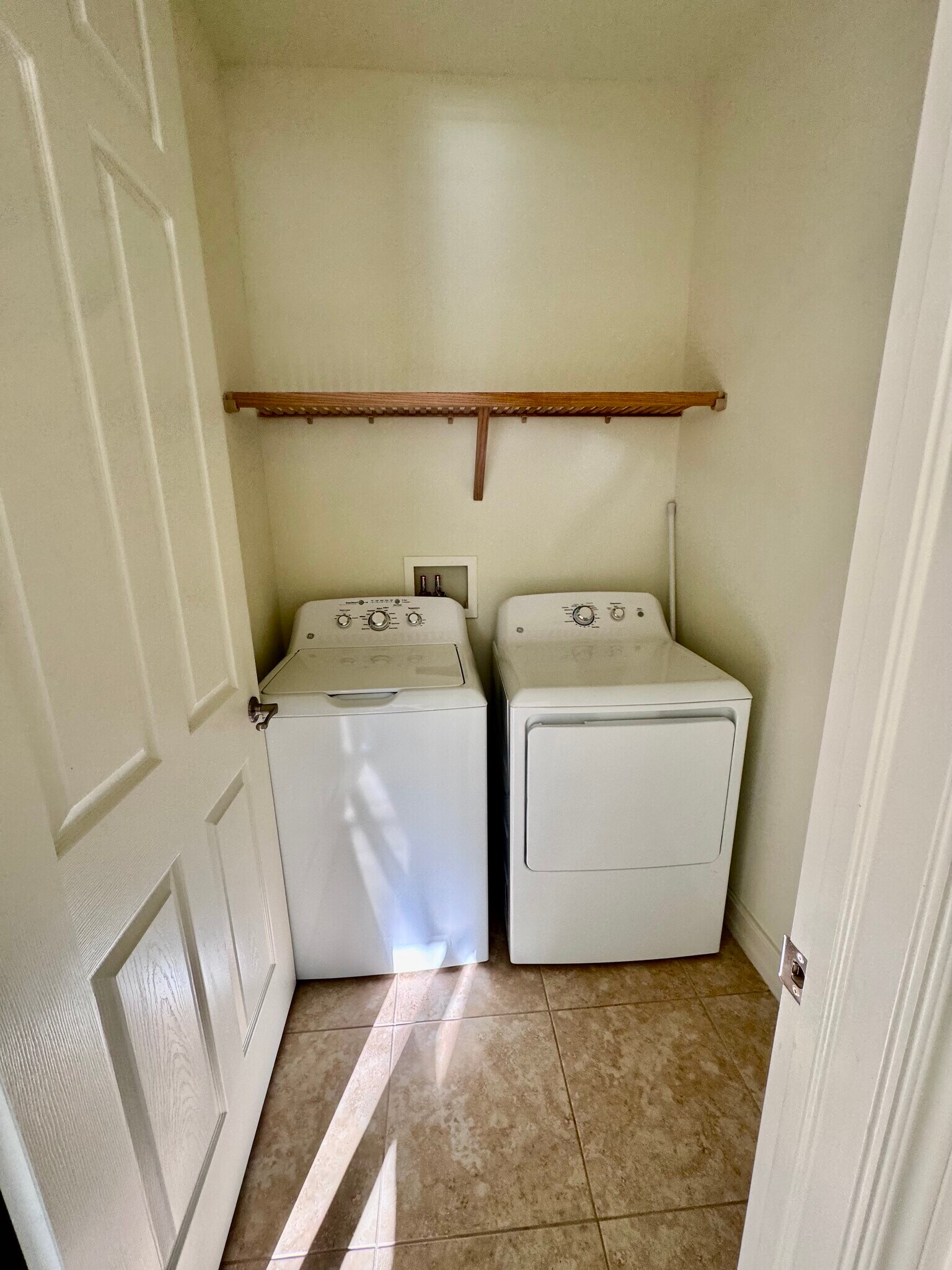 Building Photo - 9147 Delano St