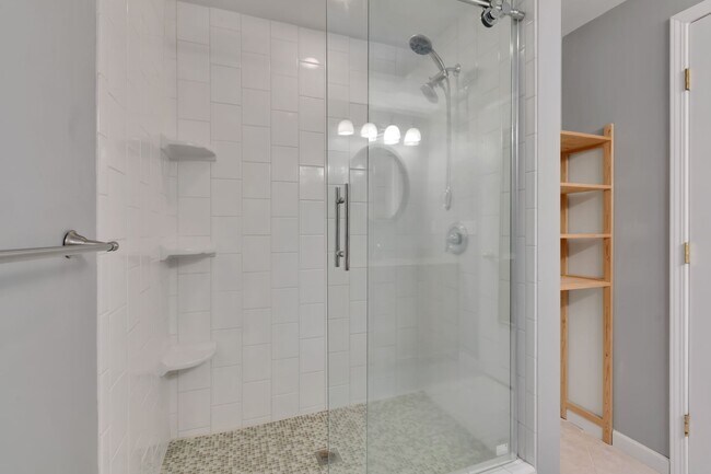 Building Photo - Beautifully Renovated Home in the Heart of Normandy Park