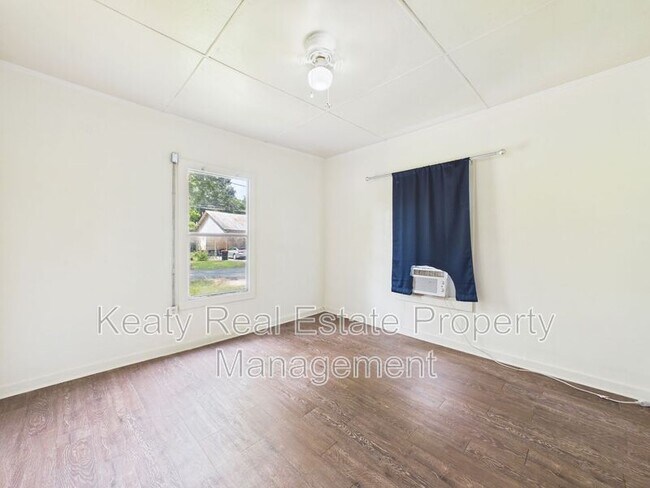 Building Photo - 119 Delories St