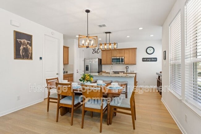 Building Photo - 2119 Hofstaat