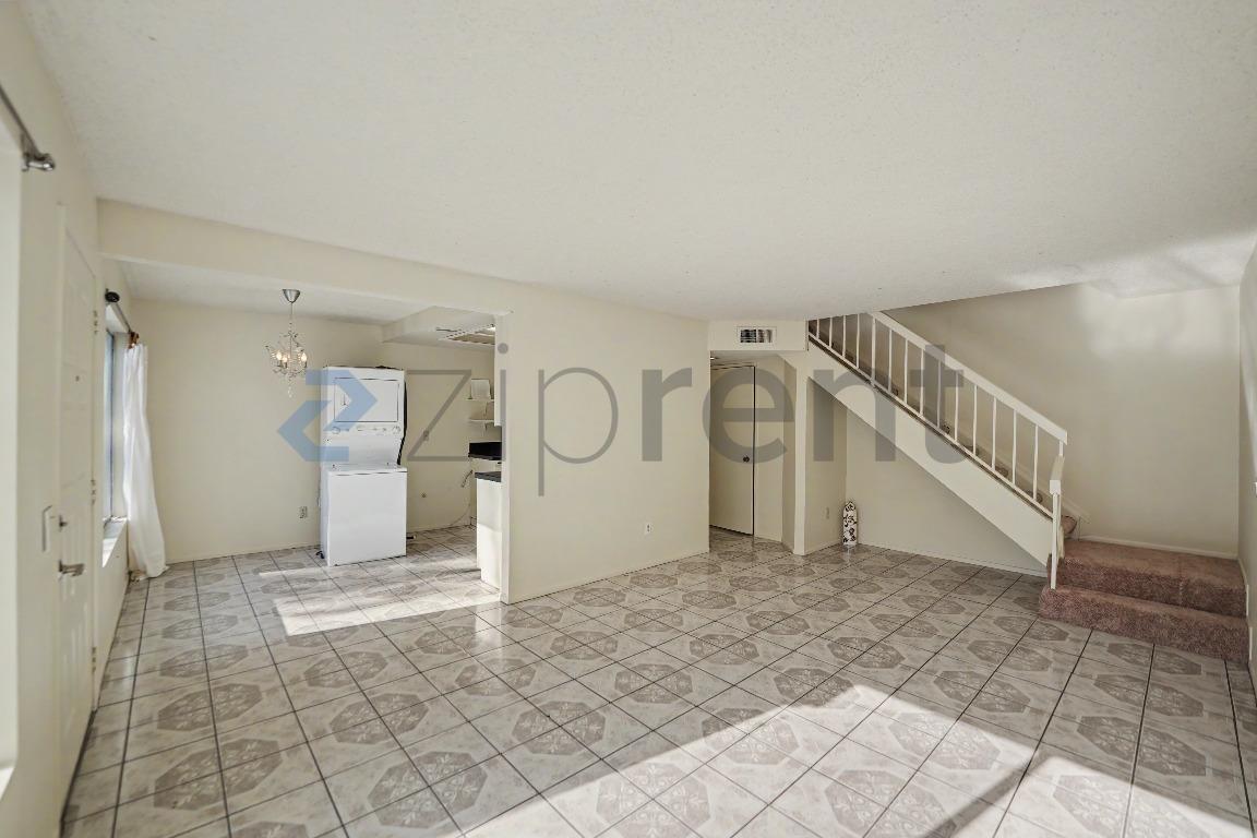 Building Photo - Unit 3