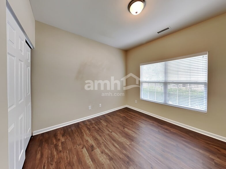 Building Photo - 89 Norwich Dr