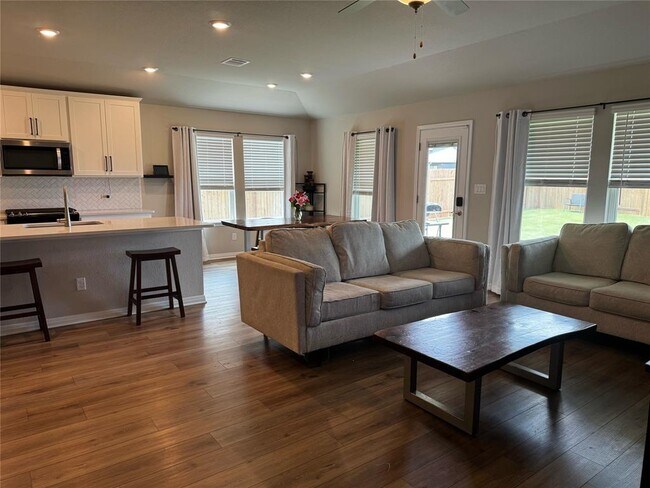 Building Photo - 2841 Dell Hollow Dr