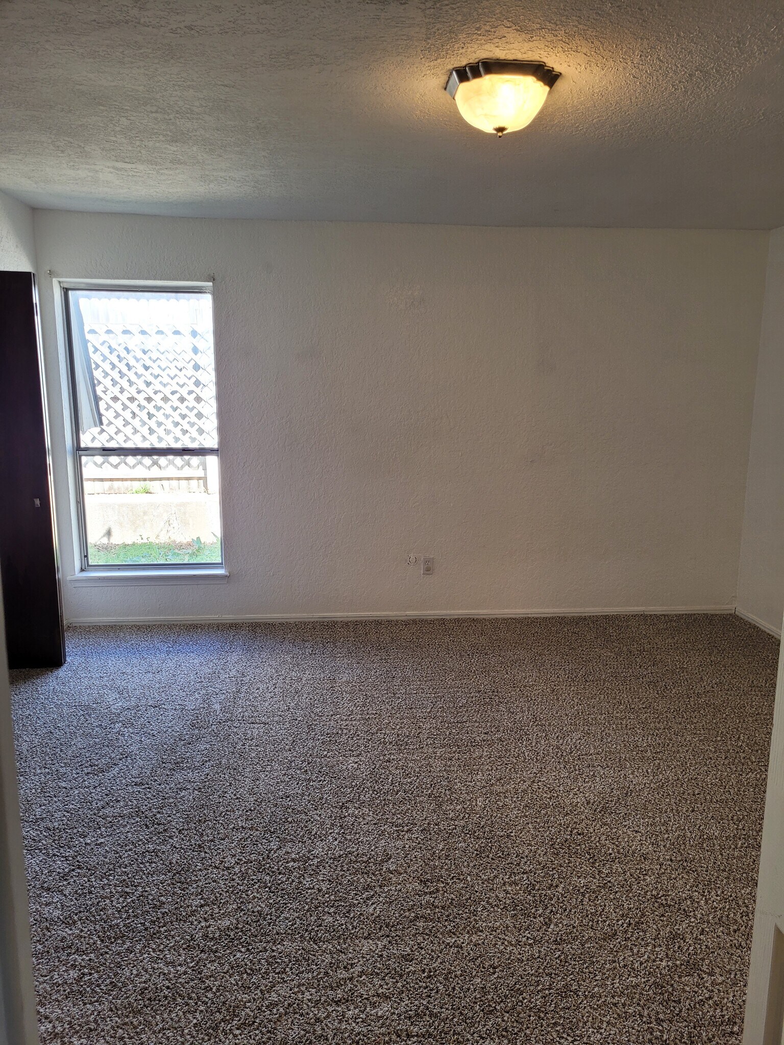 Building Photo - 102 Redbird Cir