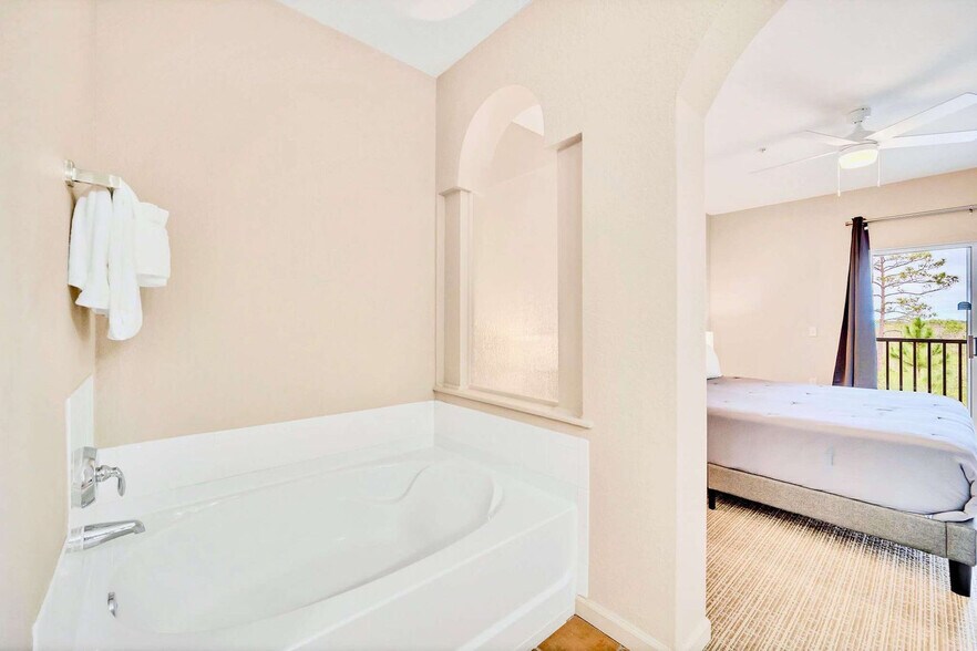 Building Photo - 14200 Avalon Rd