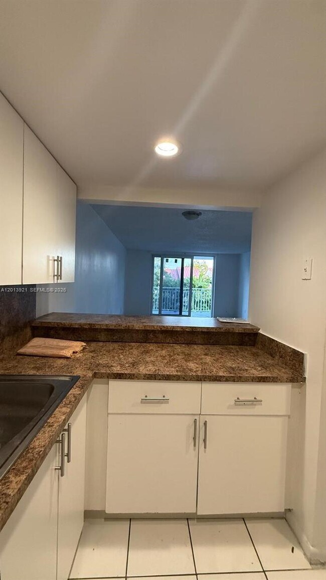 Building Photo - 6940 Miami Gardens Dr