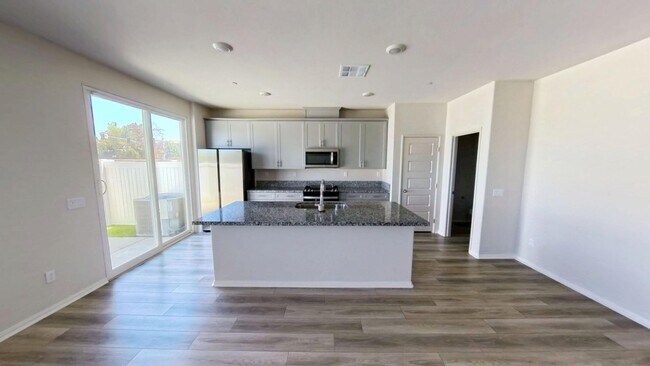 Building Photo - 40186 Birchfield Dr