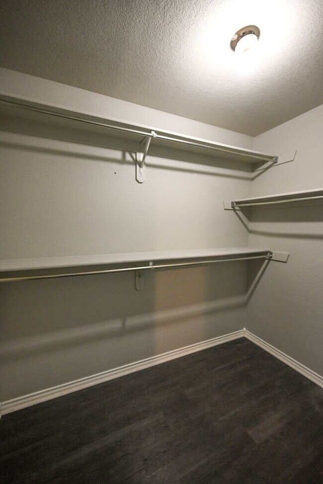 Building Photo - 2 Bed, 2 Bath Duplex Decatur TX