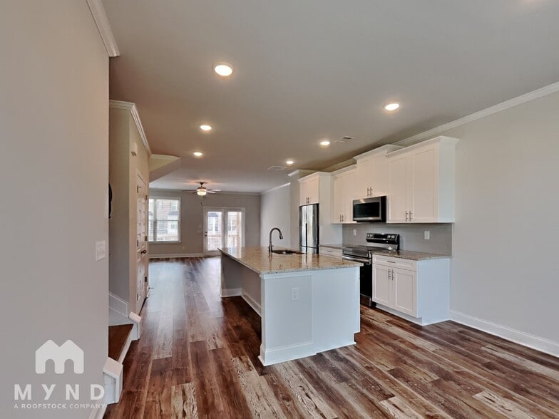 Building Photo - 597 Fundao Ln