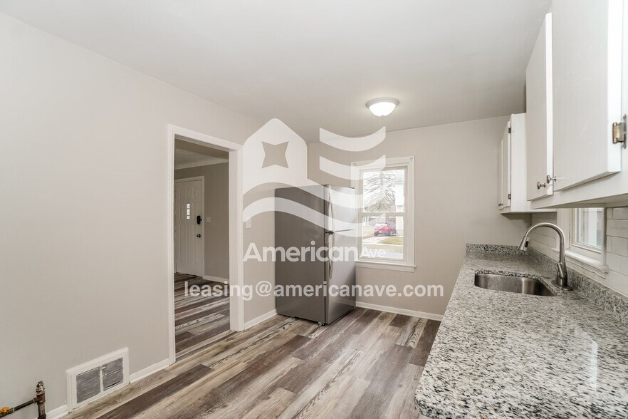 Building Photo - 810 Broer Ave