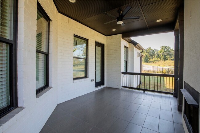 Building Photo - 3 S Castle Oaks Ct