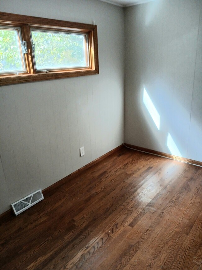 Building Photo - 112 Hazel Ct