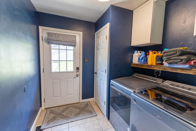 Building Photo - 314 N 2nd St