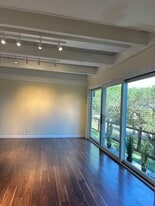 Building Photo - 101 Oak Springs Dr