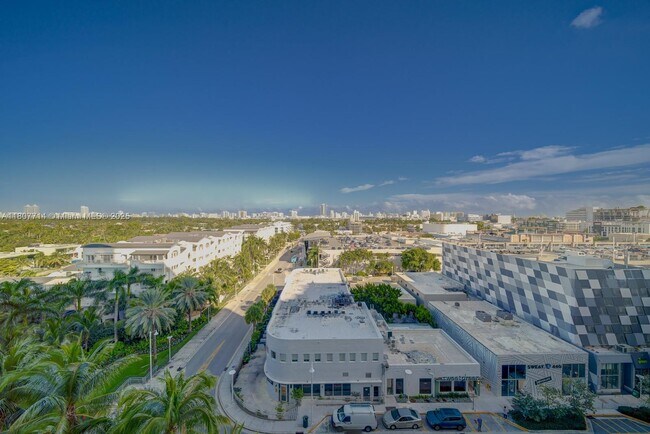 Building Photo - 1900 Sunset Harbour Dr