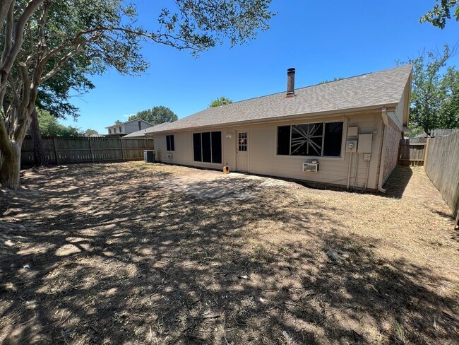 Building Photo - 15951 Manfield Dr