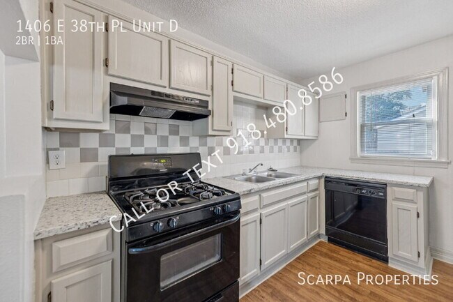 Building Photo - 1406 E 38th Pl