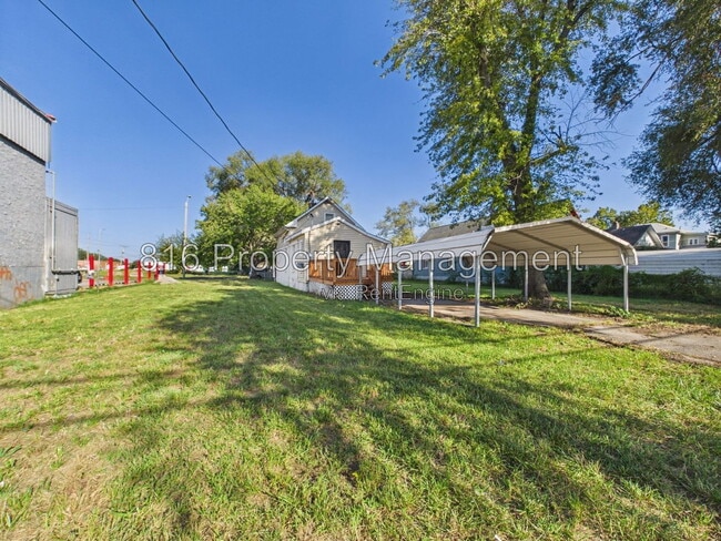 Building Photo - 836 N Montgall Ave