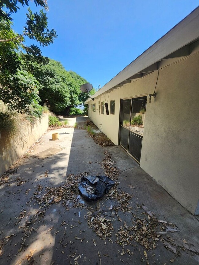 Building Photo - Newly Renovated! Spacious 4-Bed, 2-Bath Ho...