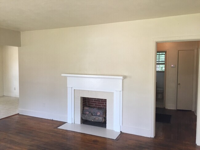 Building Photo - **AVAILABLE NOW**Midtown Columbus, GA 3 Be...