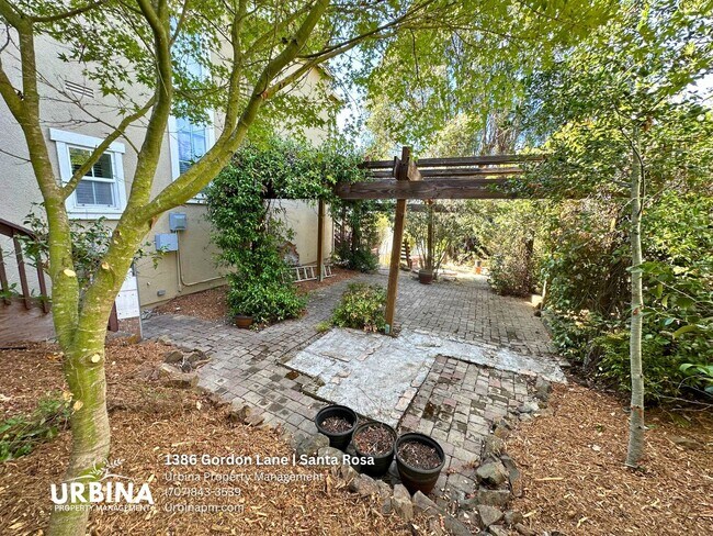 Building Photo - 1386 Gordon Ln