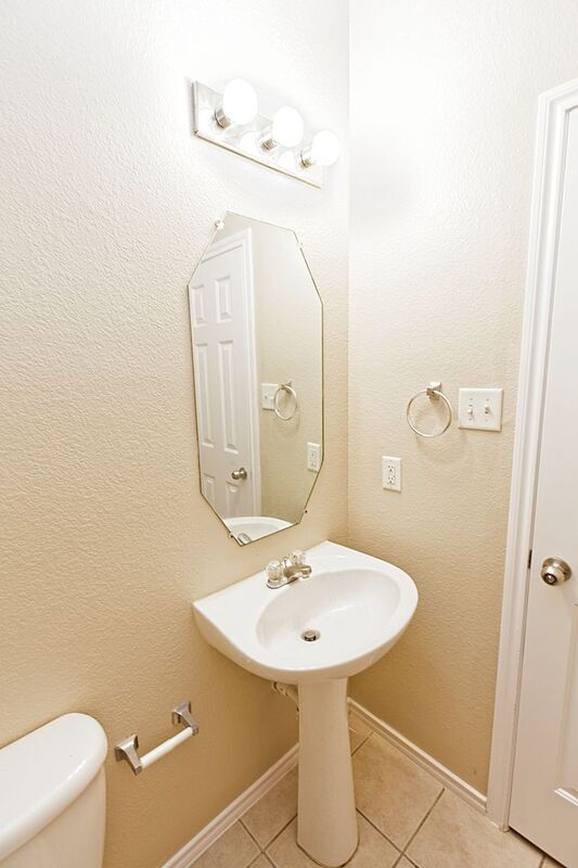 Building Photo - 4009 Hidden Meadow Ct