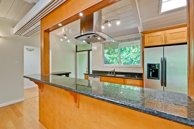 Building Photo - Mountain View Home l Spacious Open Layout Bright and Private Yard