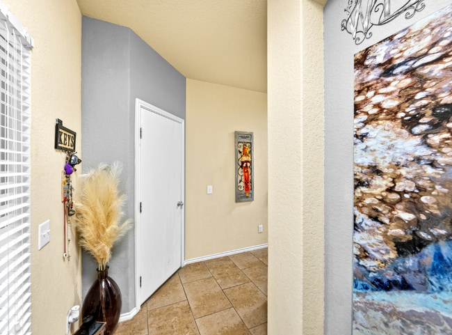 Building Photo - 503 Fort Pena