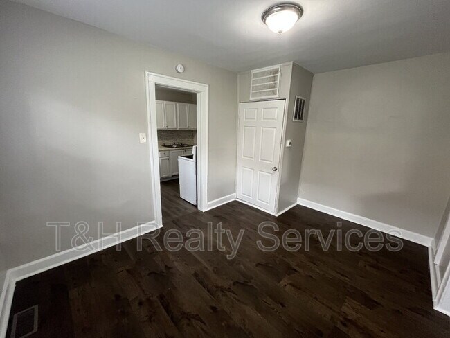 Building Photo - 1727 S Randolph St