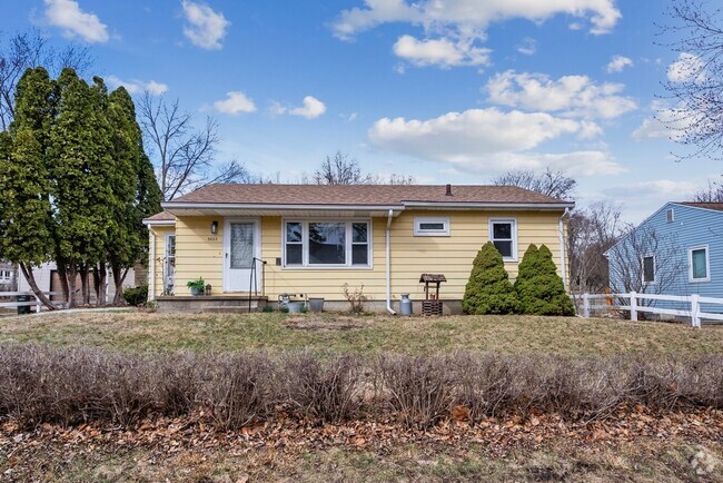 Building Photo - 3022 Cottonwood Ln