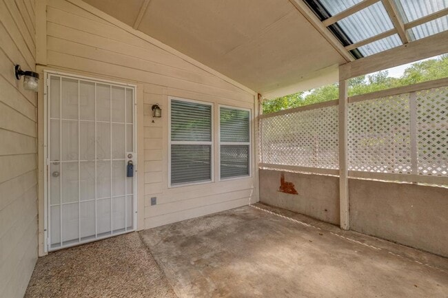 Building Photo - 2700 Catalina Dr