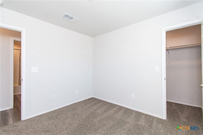 Building Photo - 2353 Aylesbury Dr