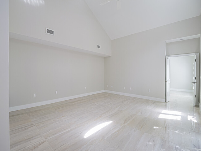 Building Photo - 8405 Red Bay Ct