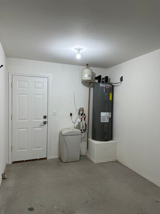 Building Photo - Long Term unfurnished - Pets allowed - Ple...